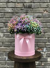 Цветочная композиция из Гипсофила и Розы в шляпной коробке в Миасское