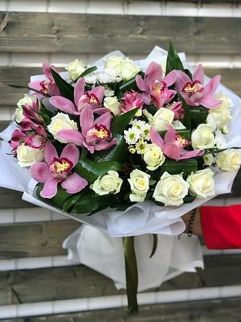 Букет цветов из: Розы и Хризантемы в Миасское
