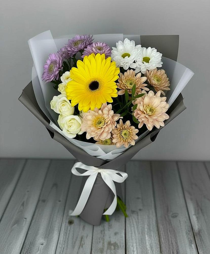 Букет цветов из: Розы, Герберы и Хризантемы в Миасское