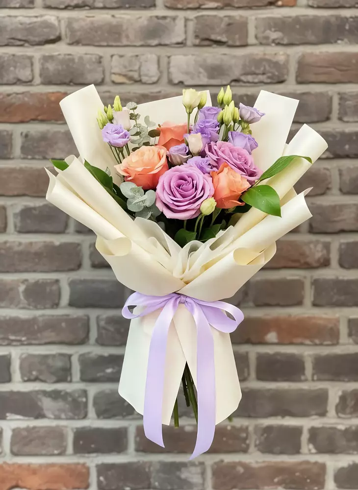 Букет цветов из: Лизиантусы и Розы в Миасское