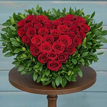 Цветочная композиция из Розы в виде сердца в Миасское