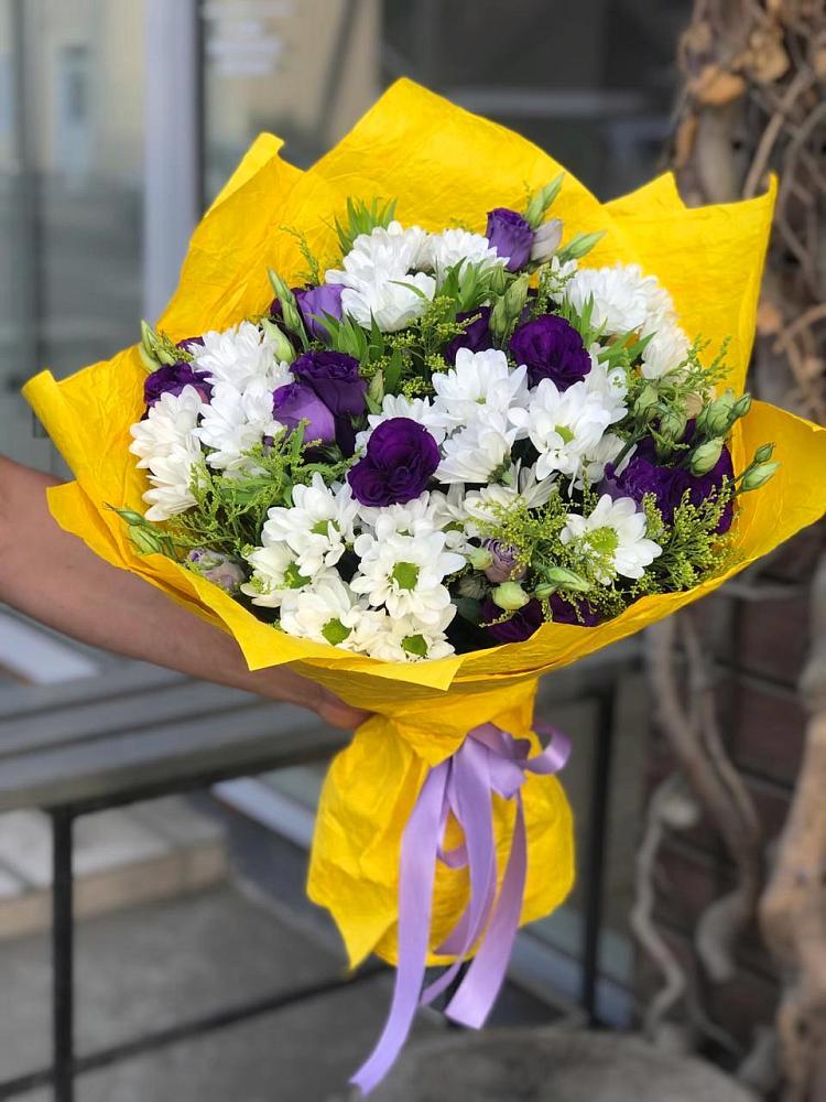 Букет цветов из: Ирисы, Хризантемы и Ромашки в Миасское