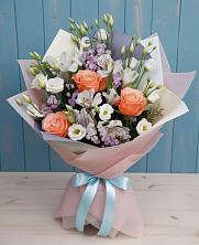 Букет цветов из:  Лизиантусы, Розы, Альстромерии и Гипсофила в Миасское