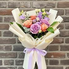 Букет цветов из:  Лизиантусы и Розы в Миасское