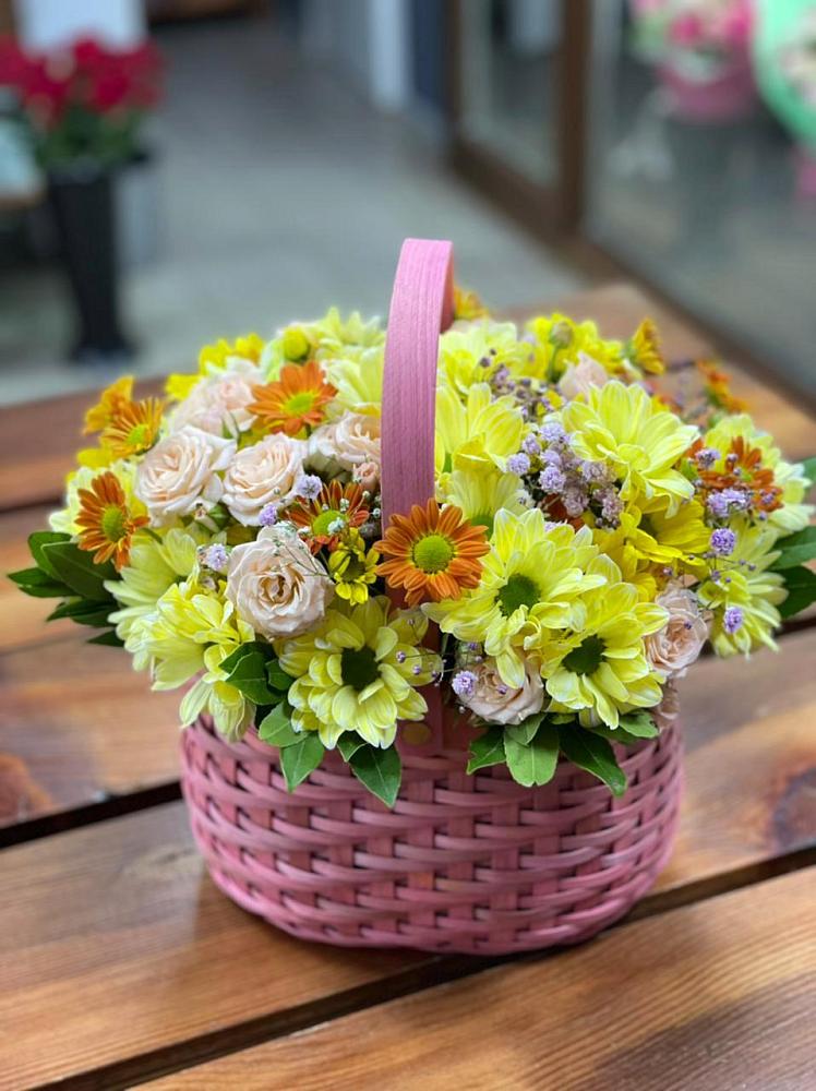 Цветочная композиция из Хризантемы и Розы в корзине в Миасское