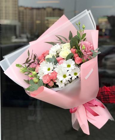 Букет цветов из: Розы, Лизиантусы и Хризантемы в Миасское