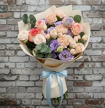 Букет цветов из:  Розы, Лизиантусы и Гвоздики в Миасское
